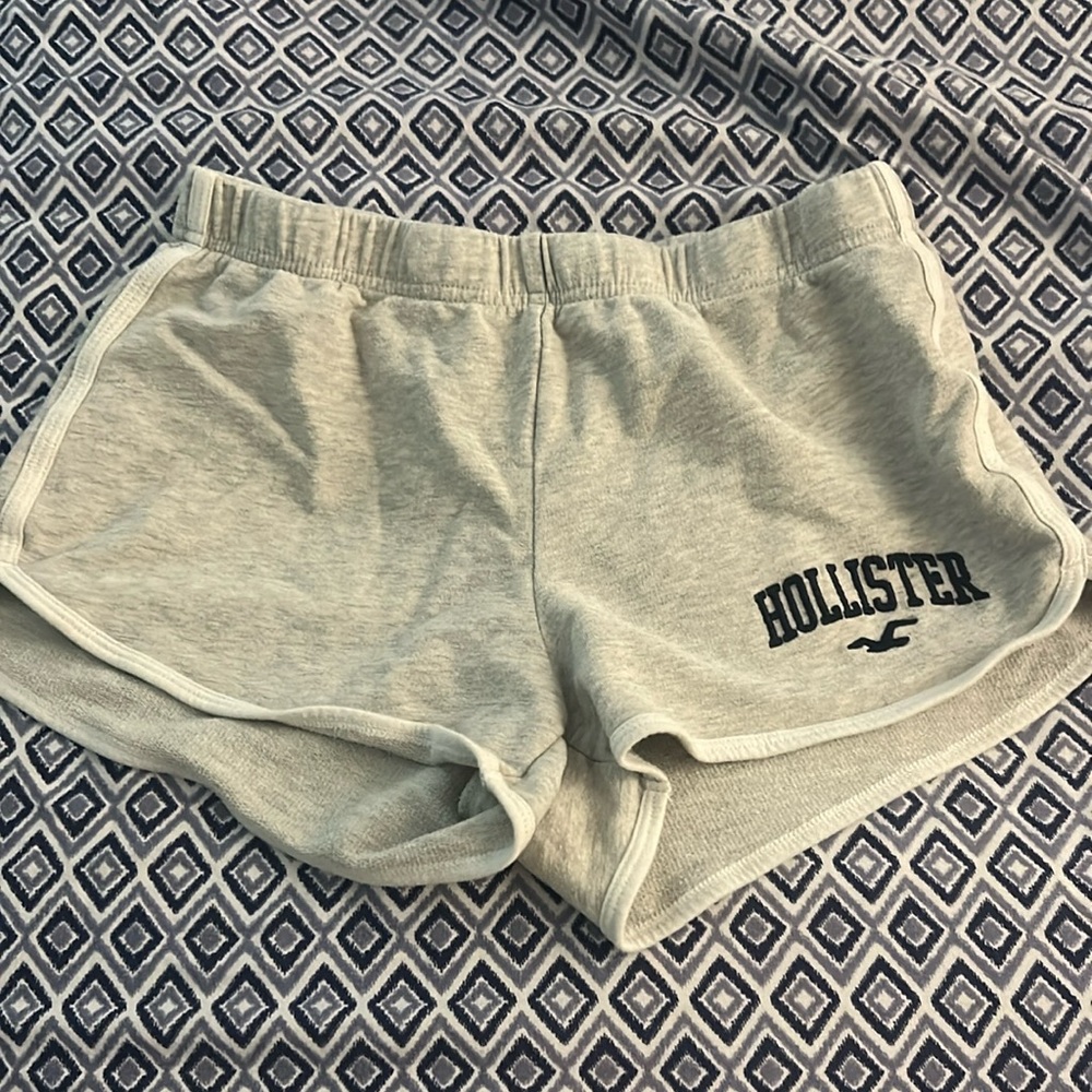 gray hollister shorts